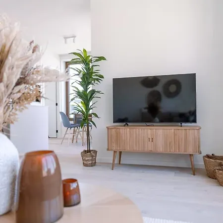 Huswell - Stylish With Terrace Near The Appartement *