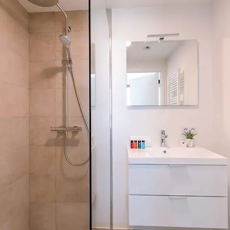 Huswell - Stylish With Terrace Near The *