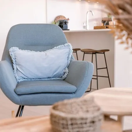 Huswell - Stylish With Terrace Near The