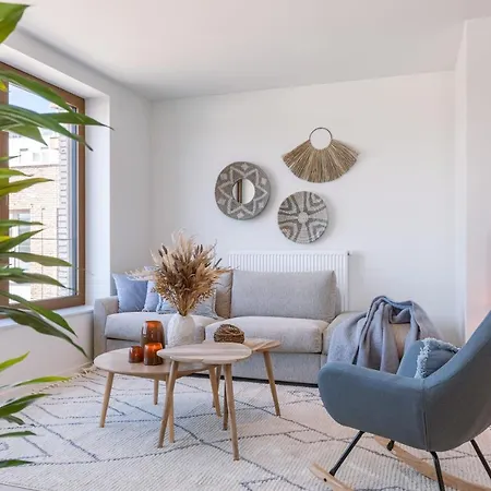 Lägenhet Huswell - Stylish With Terrace Near The